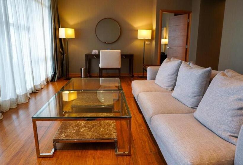 주니어 스위트 발코니, Parada Linares