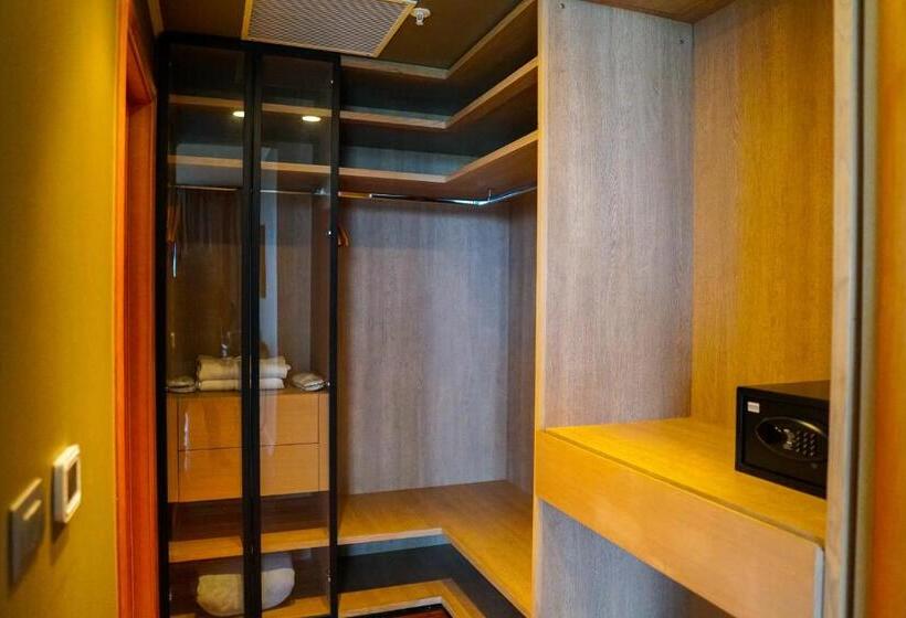 프레지덴셜 스위트, Parada Linares