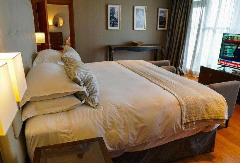 주니어 스위트 발코니, Parada Linares