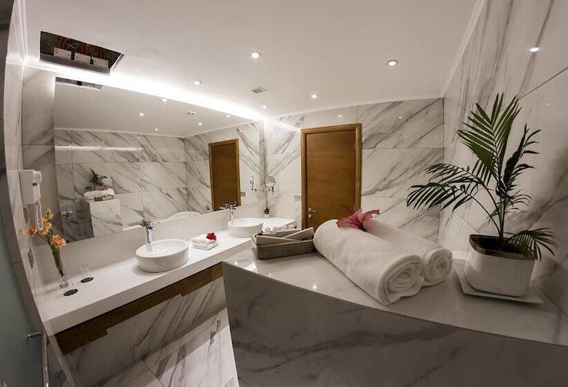 프레지덴셜 스위트, Parada Linares