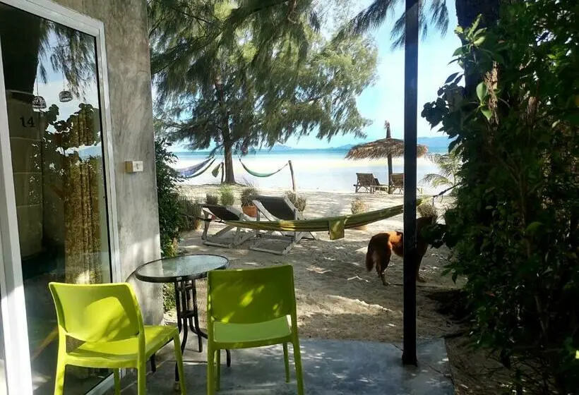 スタンダードバンガロー, Seaesta Beach