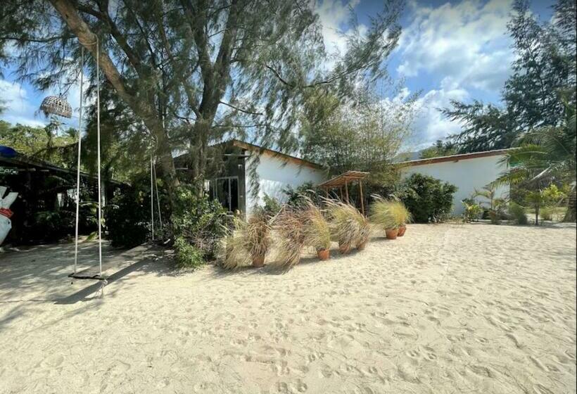 标准平房, Seaesta Beach