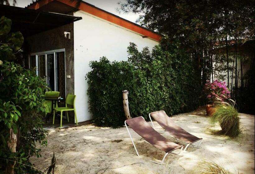 标准平房, Seaesta Beach