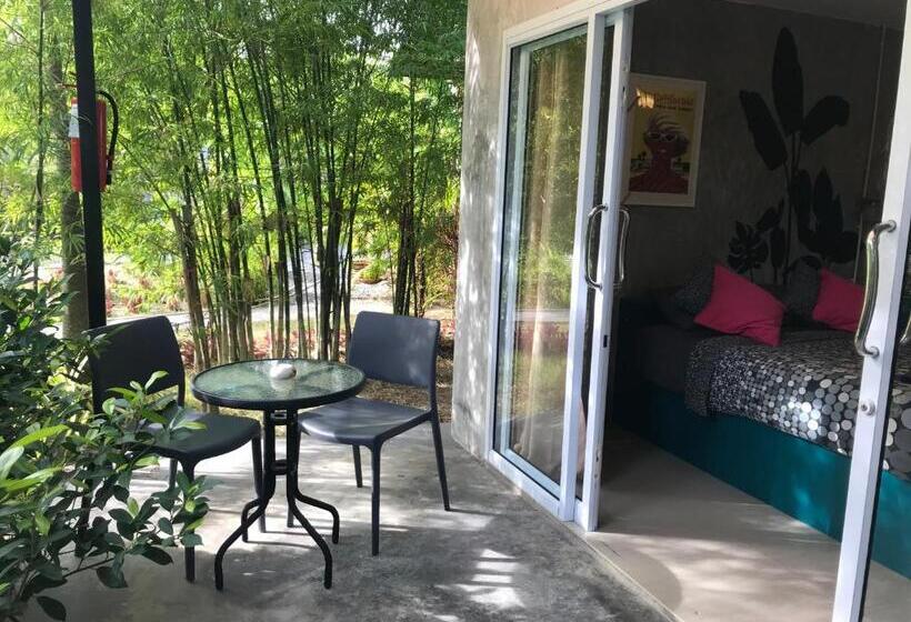 标准平房, Seaesta Beach