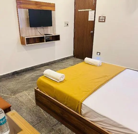 デラックスルーム, Embassy Grand Boarding And Lodging