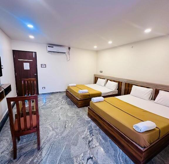 חדר משפחתי דלוקס, Embassy Grand Boarding And Lodging