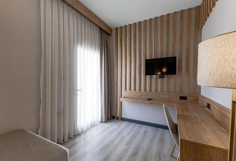 Трехместный Номер Базовый, Paradisos