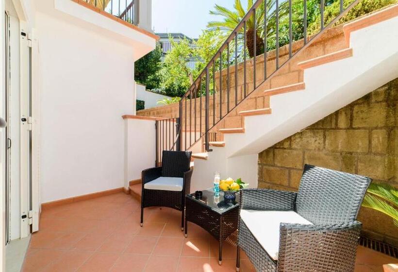 디럭스 룸, Estate4home Nicholhouse