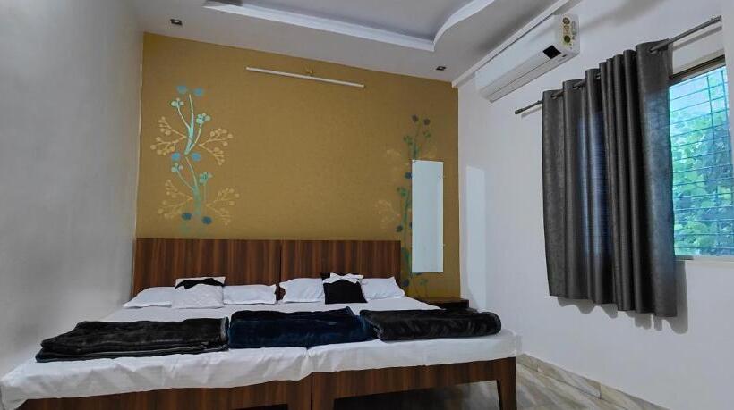 Standardrum, Tara Guest House