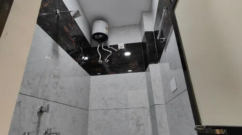 エコノミー4人部屋, Tara Guest House