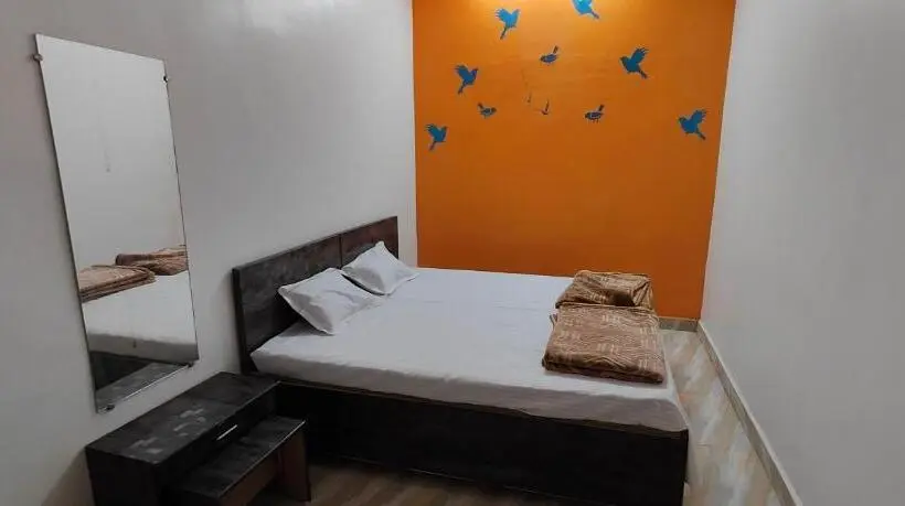 エコノミー4人部屋, Tara Guest House