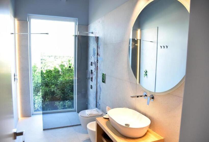 带海景的复工套房, Uefio Luxury Suites