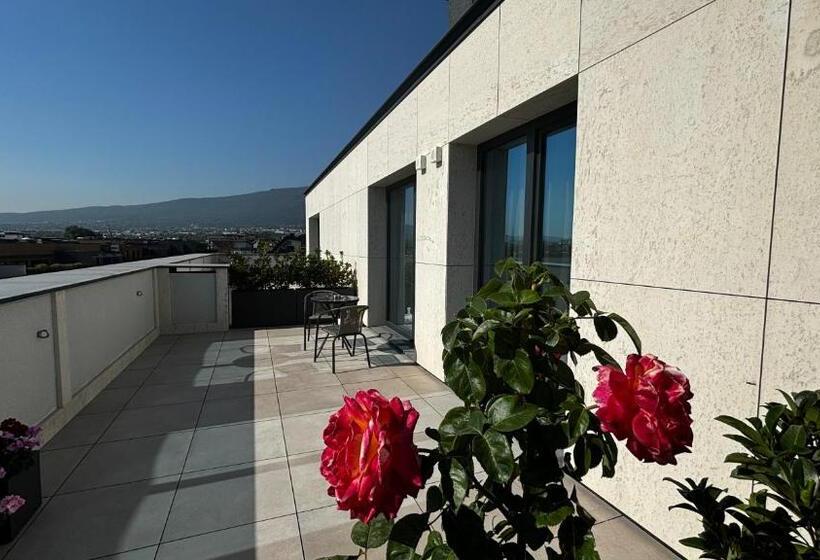 סוויטה, Blue Star Luxury