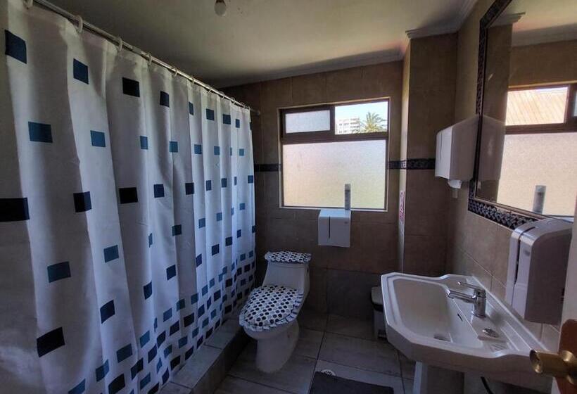 Четырехместный номер эконом класса с общей ванной комнатой, Hostal Salt And Pepper