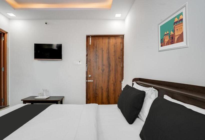 غرفة كلاسيكية ثلاثية, Oyo Gokula Inn