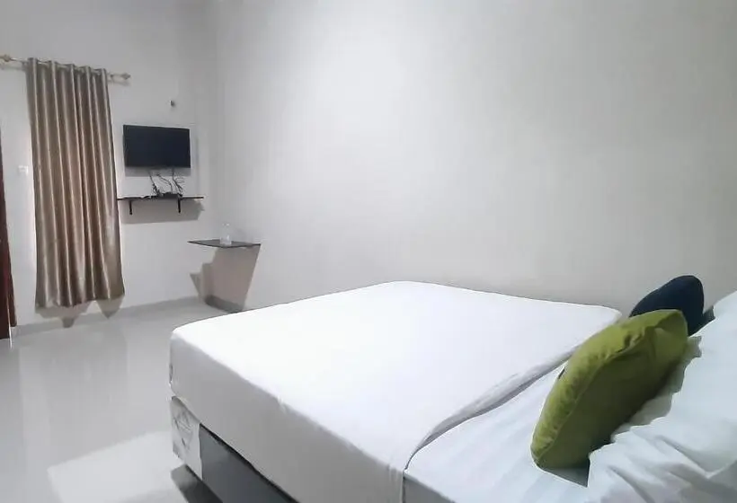 デラックスルーム, Urbanview Hotel Fira Syariah Muara Enim By Reddoorz