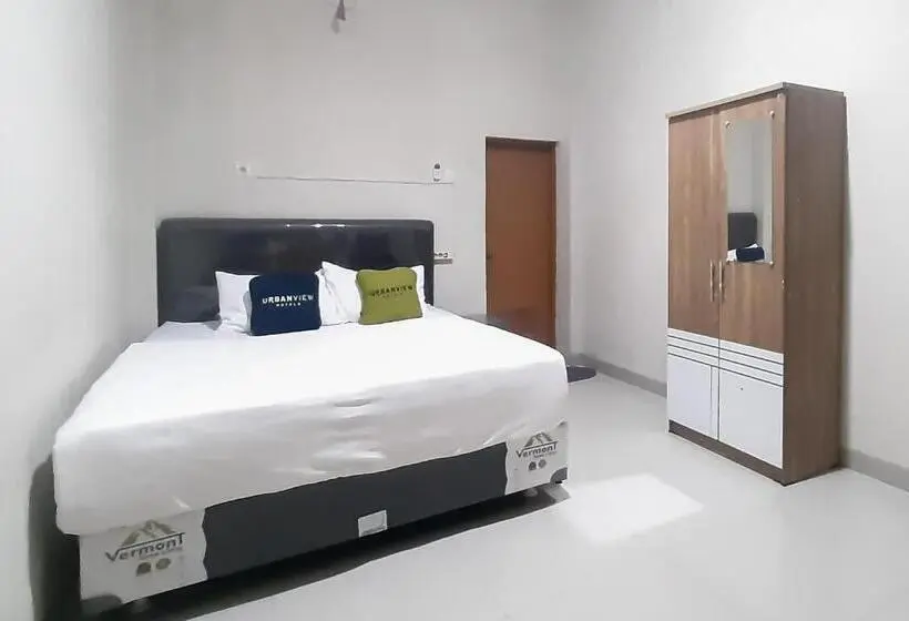 デラックスルーム, Urbanview Hotel Fira Syariah Muara Enim By Reddoorz