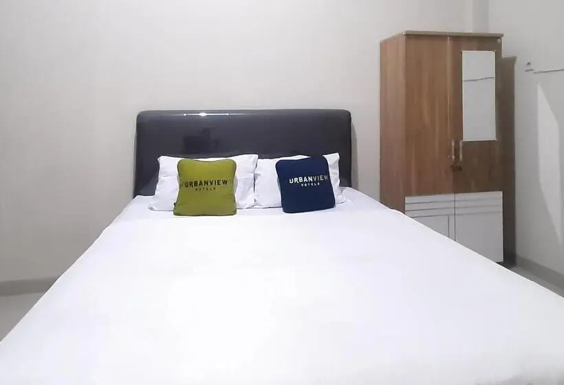 デラックスルーム, Urbanview Hotel Fira Syariah Muara Enim By Reddoorz