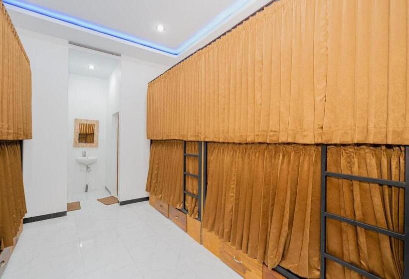 Кровать в Общей Комнате, Kamkan Hostel