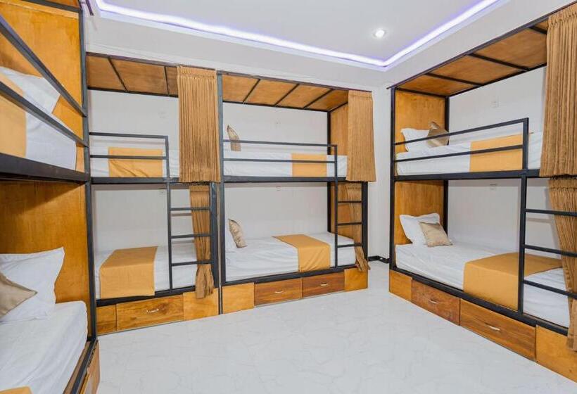 Кровать в Общей Комнате, Kamkan Hostel