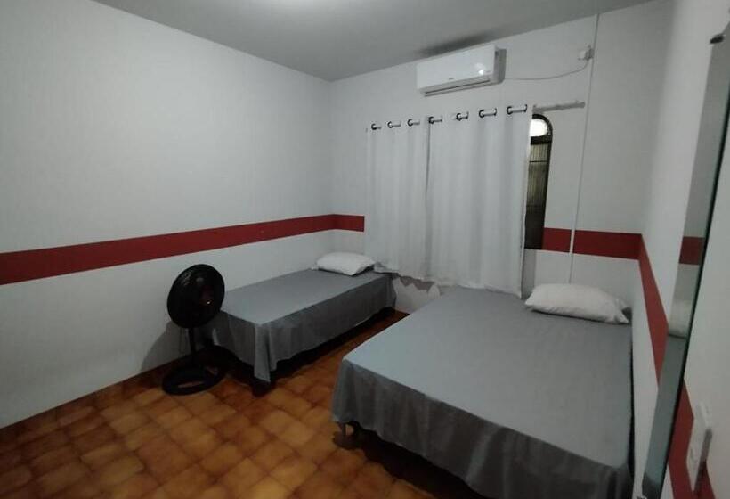 اتاق راحتی سه تخته, Pousada Castelinho