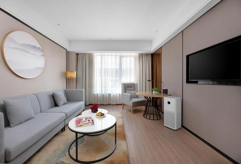 Suit Deluxe, Xi An Qingneng Yicheng Echarm