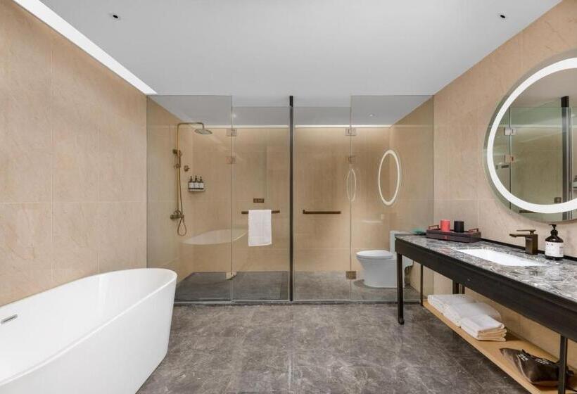 Suit Deluxe, Xi An Qingneng Yicheng Echarm