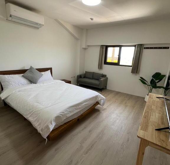 اتاق خانوادگی, 58 Acres Of Land