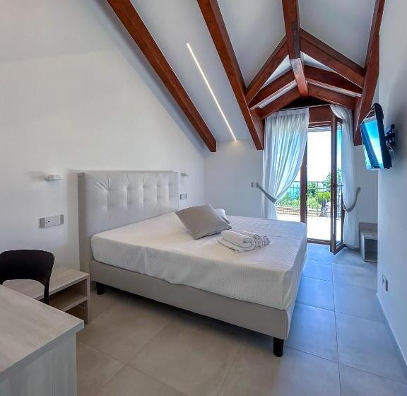 اتاق لوکس با چشم‌انداز دریا, Casa Milly