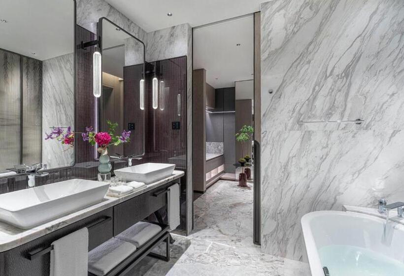キングサイズベッド、シティビューデラックスルーム, Four Seasons Hotel Hangzhou At Hangzhou Centre