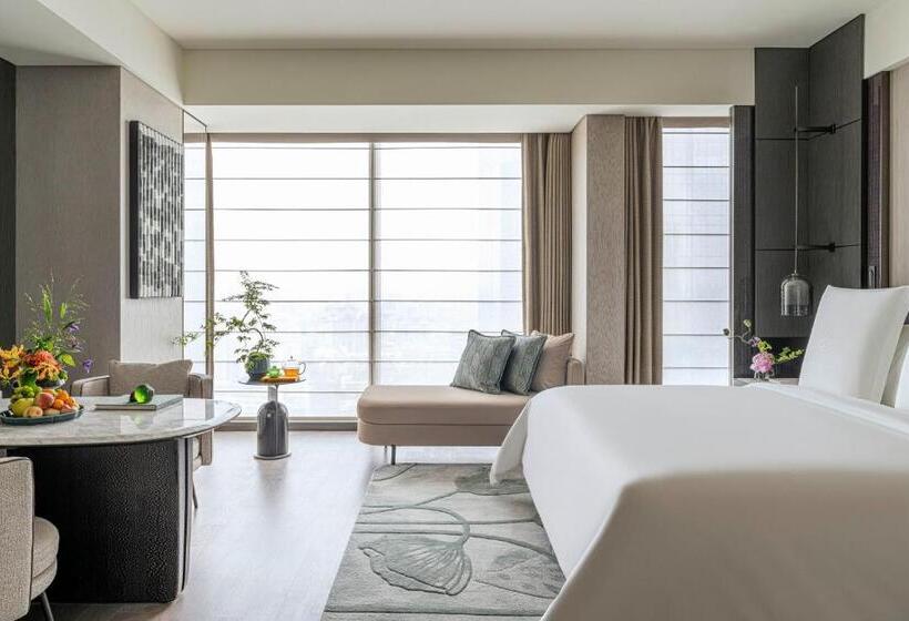 キングサイズベッド、シティビューデラックスルーム, Four Seasons Hotel Hangzhou At Hangzhou Centre