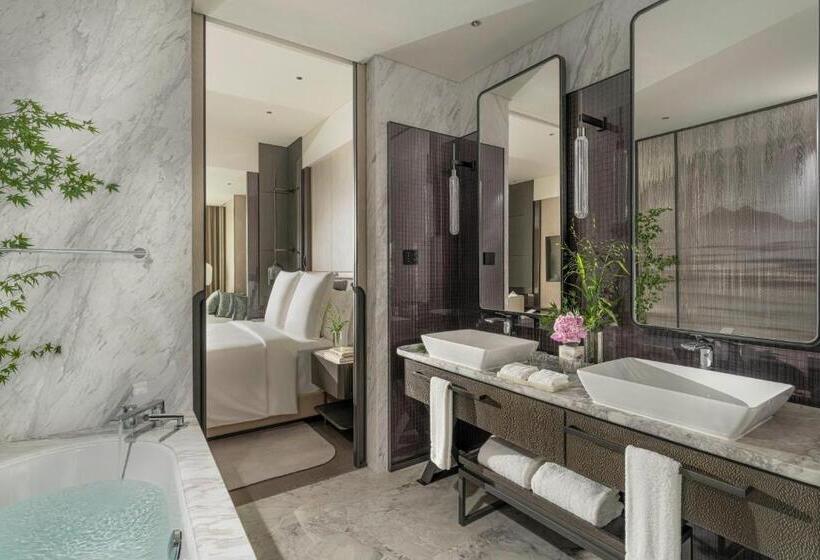 運河ビューのスタンダードルーム, Four Seasons Hotel Hangzhou At Hangzhou Centre