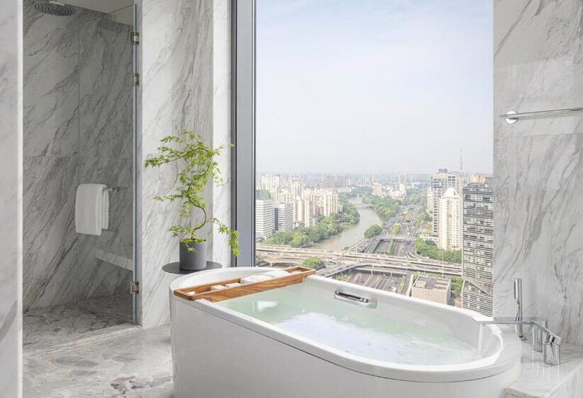 Номер Executive, Four Seasons Hotel Hangzhou At Hangzhou Centre