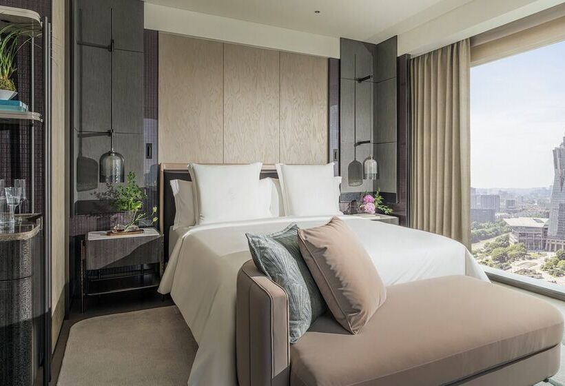 Номер Executive, Four Seasons Hotel Hangzhou At Hangzhou Centre