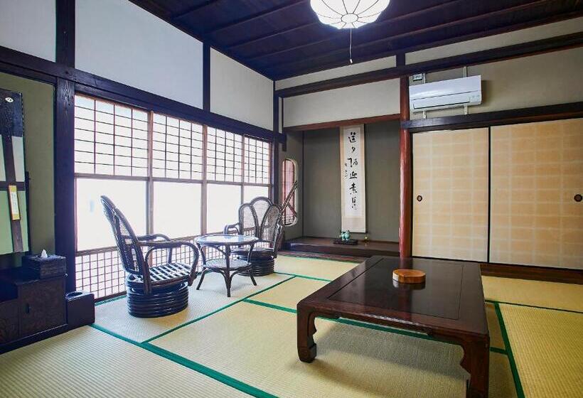 חדר סטנדרטי לארבעה עם חדר אמבטיה משותף, 以久波別邸虎屋