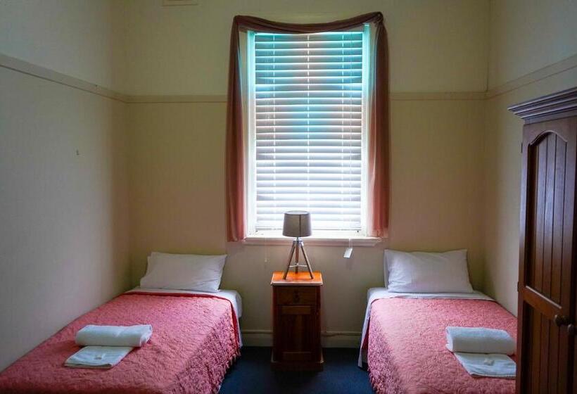 חדר סטנדרט לשלושה עם חדר אמבטיה משוף, Khartoum