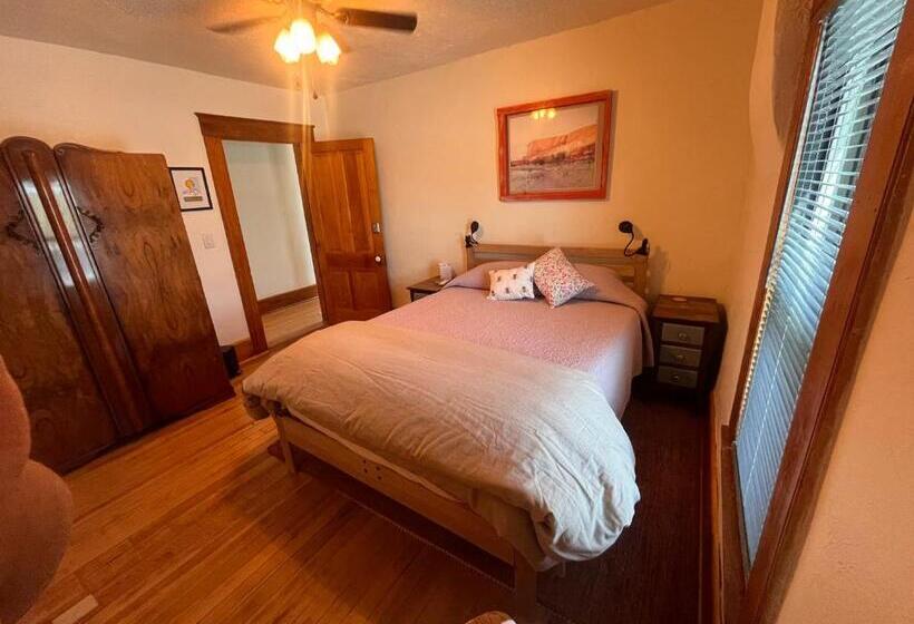 غرفة قياسية حمام مشترك, The Leanor