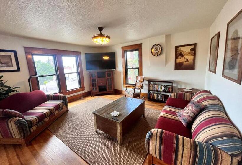 غرفة قياسية حمام مشترك, The Leanor