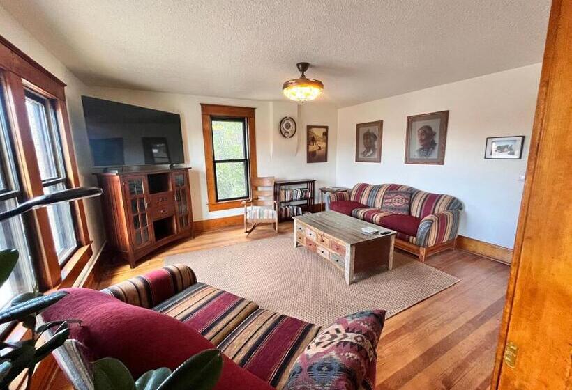 غرفة قياسية حمام مشترك, The Leanor