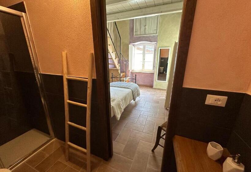 חדר סטנדרט לשלושה עם מרפסת, Nel Caruggio   B&b