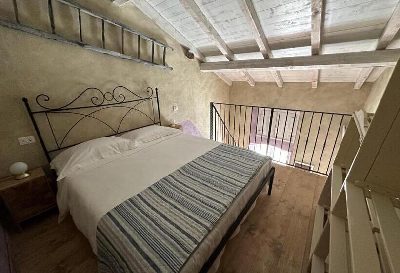 带阳台的三人标准间, Nel Caruggio   B&b