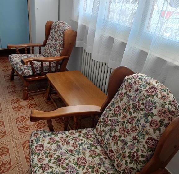 Economy Triple Room, Camere Rossella