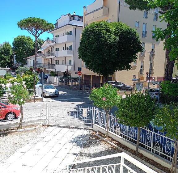 Economy Triple Room, Camere Rossella