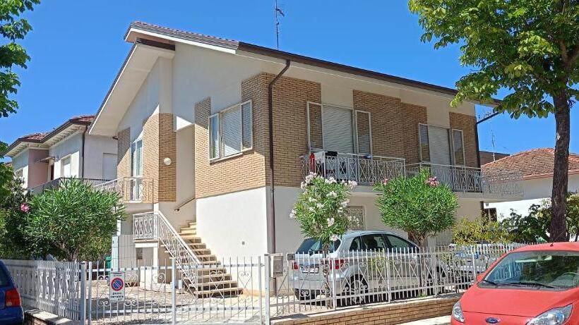 Economy Triple Room, Camere Rossella