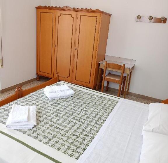 اتاق اکونومی, Camere Rossella