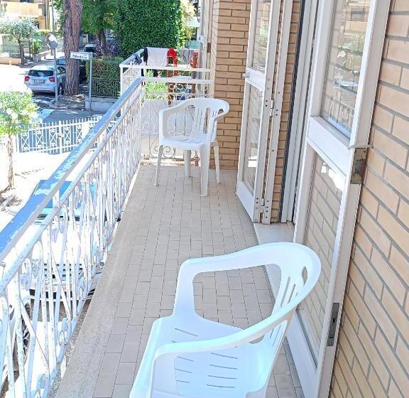 اتاق اکونومی, Camere Rossella