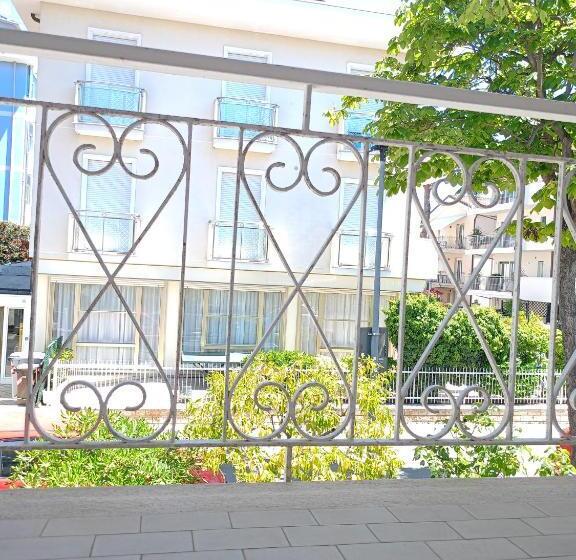 اتاق اکونومی, Camere Rossella