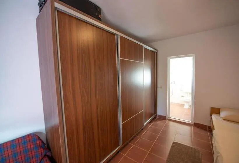 اتاق استاندارد با بالکن, Shkreli Apartments