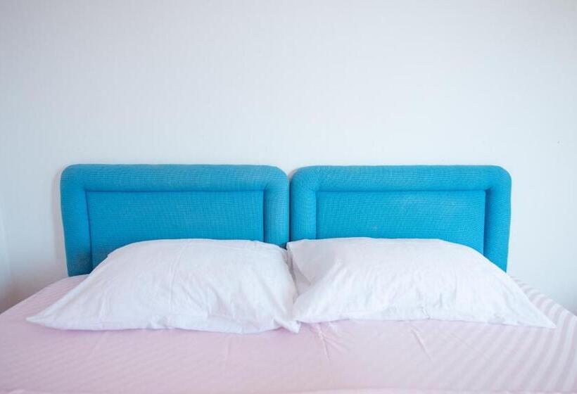 اتاق استاندارد سه تخته با بالکن, Shkreli Apartments