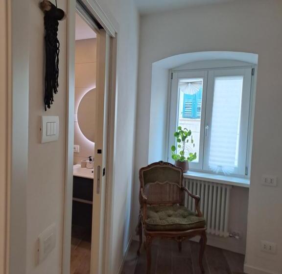 スタンダードルーム, Vicolo Isola